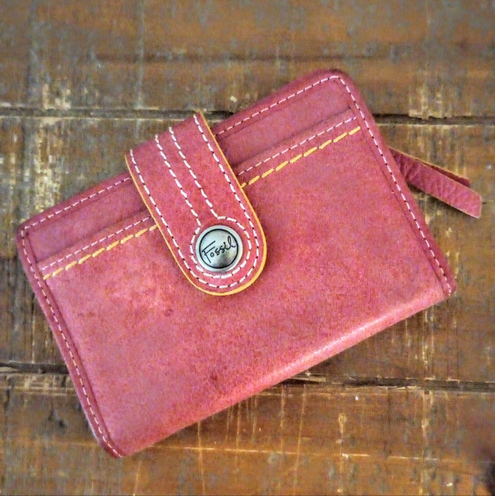 Fossil Vintage-Style Pink Wallet